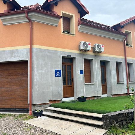 Apartman Galerija 오굴린 외부 사진