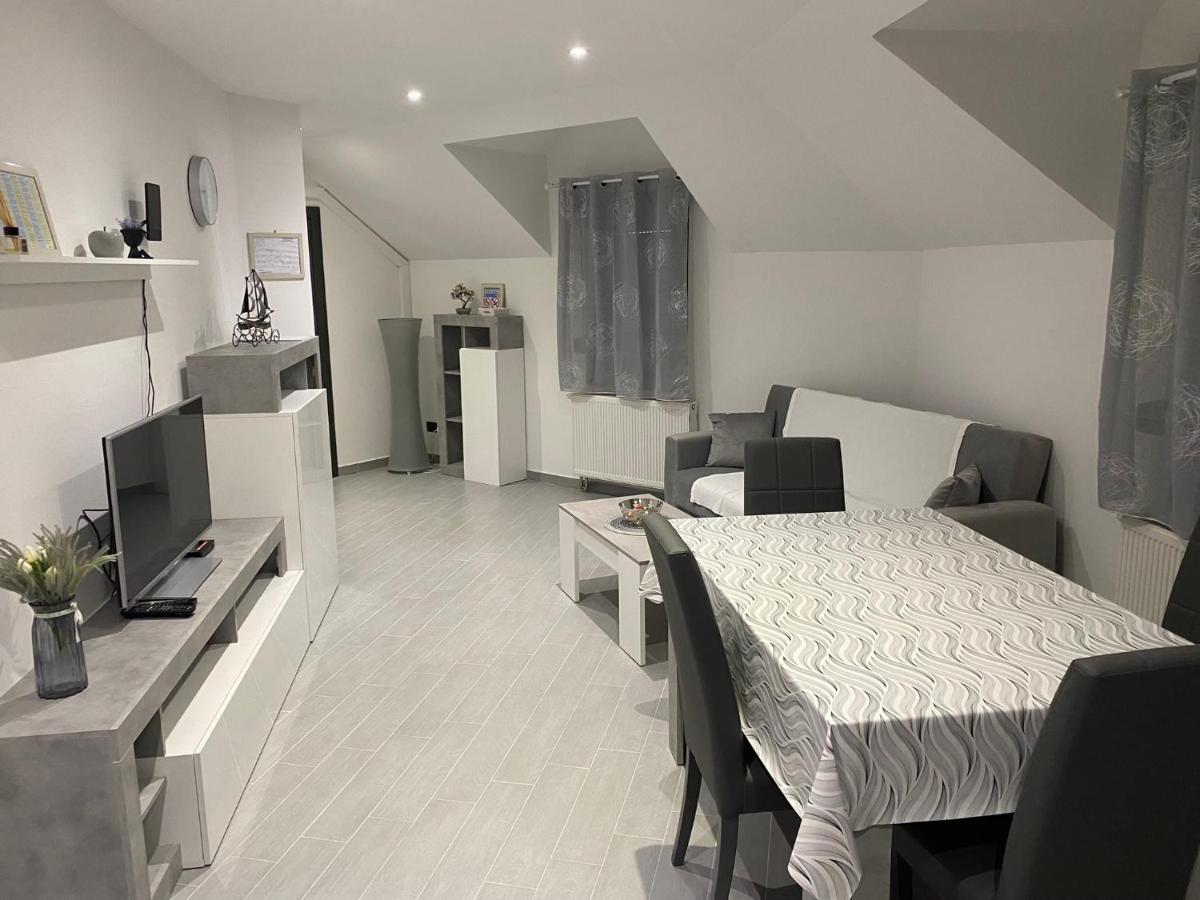 Apartman Galerija 오굴린 외부 사진