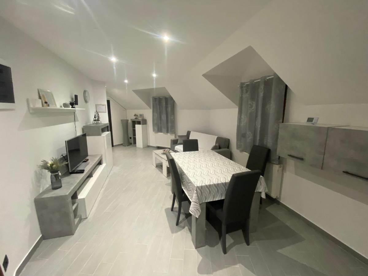 Apartman Galerija 오굴린 외부 사진